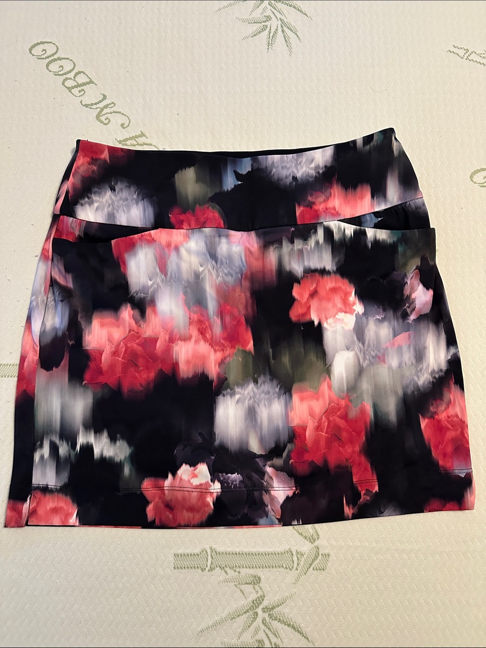 Black Floral Blur Golf Skorts NWOT